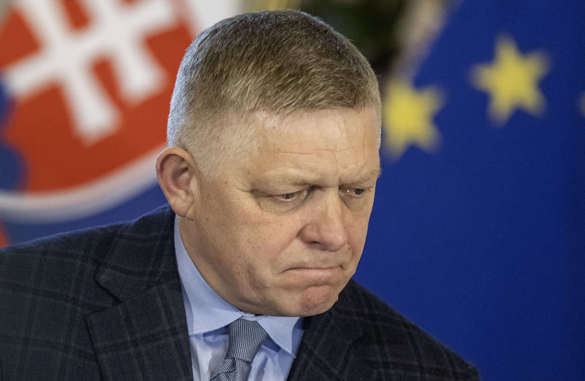 Opozícia viní vládu z odchodu Samsungu z Galanty a straty stoviek miest