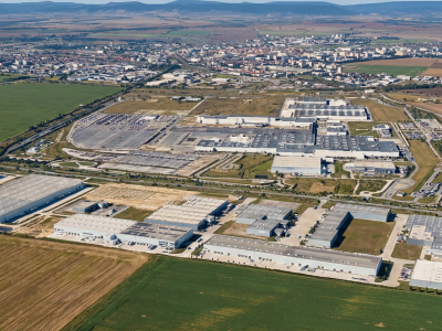 Čínske BYD zvažuje kúpu európskych fabrík: Rokuje aj so Stellantisom