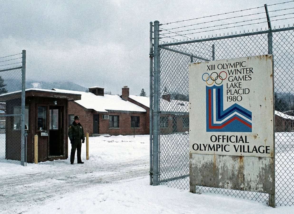 S medailou rovno za mreže: Prečo športovci na olympiáde v Lake Placid bývali v kriminále? (špeciál Miláno 2026)