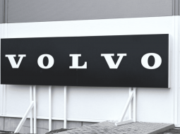 Volvo Group postaví vo Švédsku jeden z najväčších batériových parkov v krajine