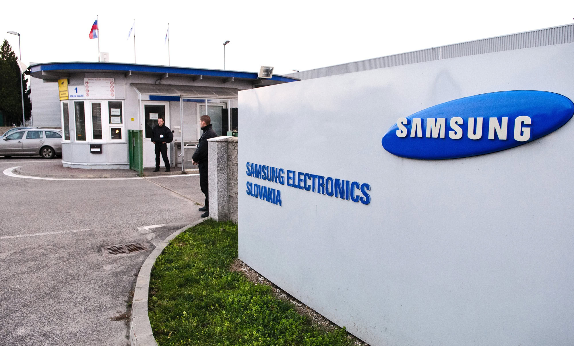 Ďalšia tvrdá rana pre slovenský priemysel: Samsung balí kufre, stovky zamestnancov dostanú výpovede!