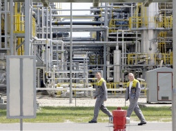 Štát zvažuje odpis 400 miliónov pre Slovnaft výmenou za lacnejšie palivá