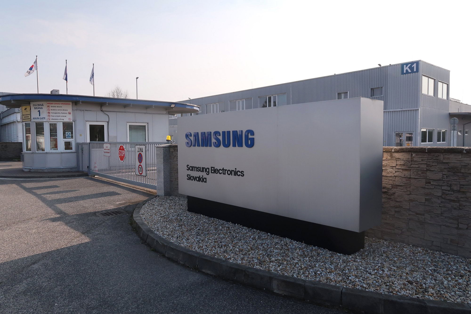 Prídeme o tisícku miest aj milióny eur: Zamestnávatelia ukázali prstom na vinníka odchodu Samsungu!
