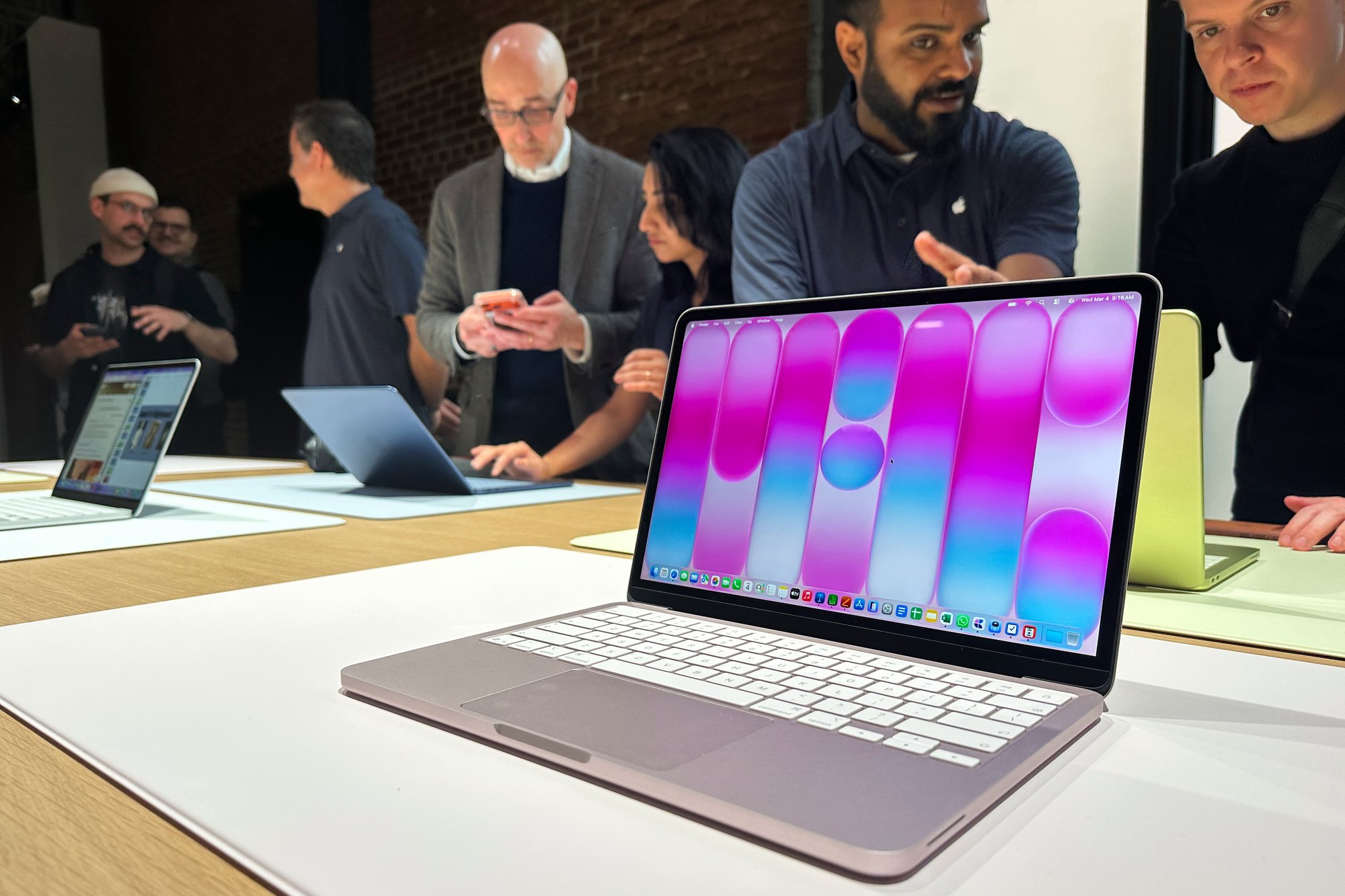 Apple šokuje cenou: Nový MacBook je lacnejší ako kedykoľvek predtým. Má to však háčik!