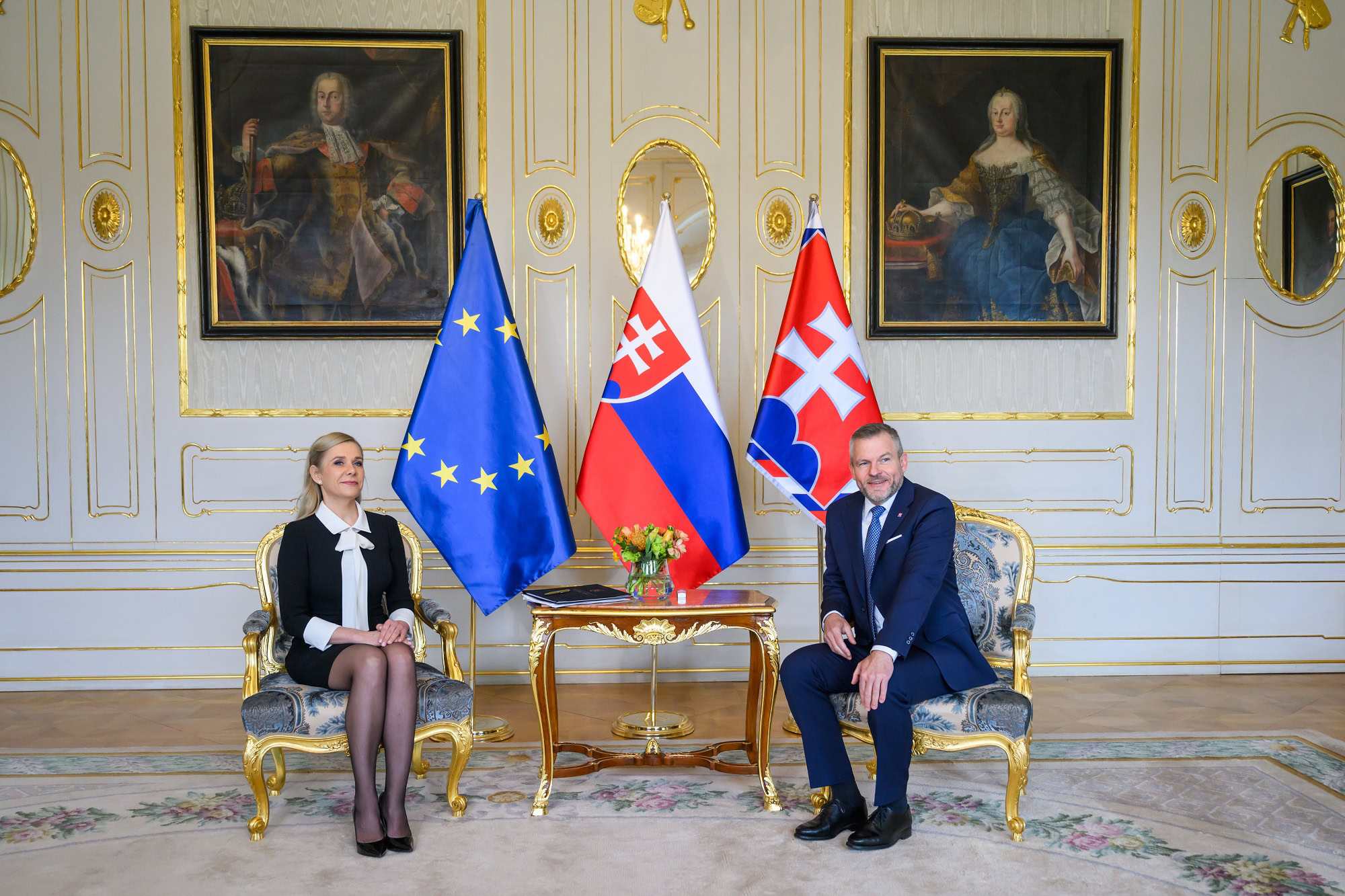 Rovnaké platy žien a mužov: Prezident podpísal zákon, firmy čakajú nové povinnosti