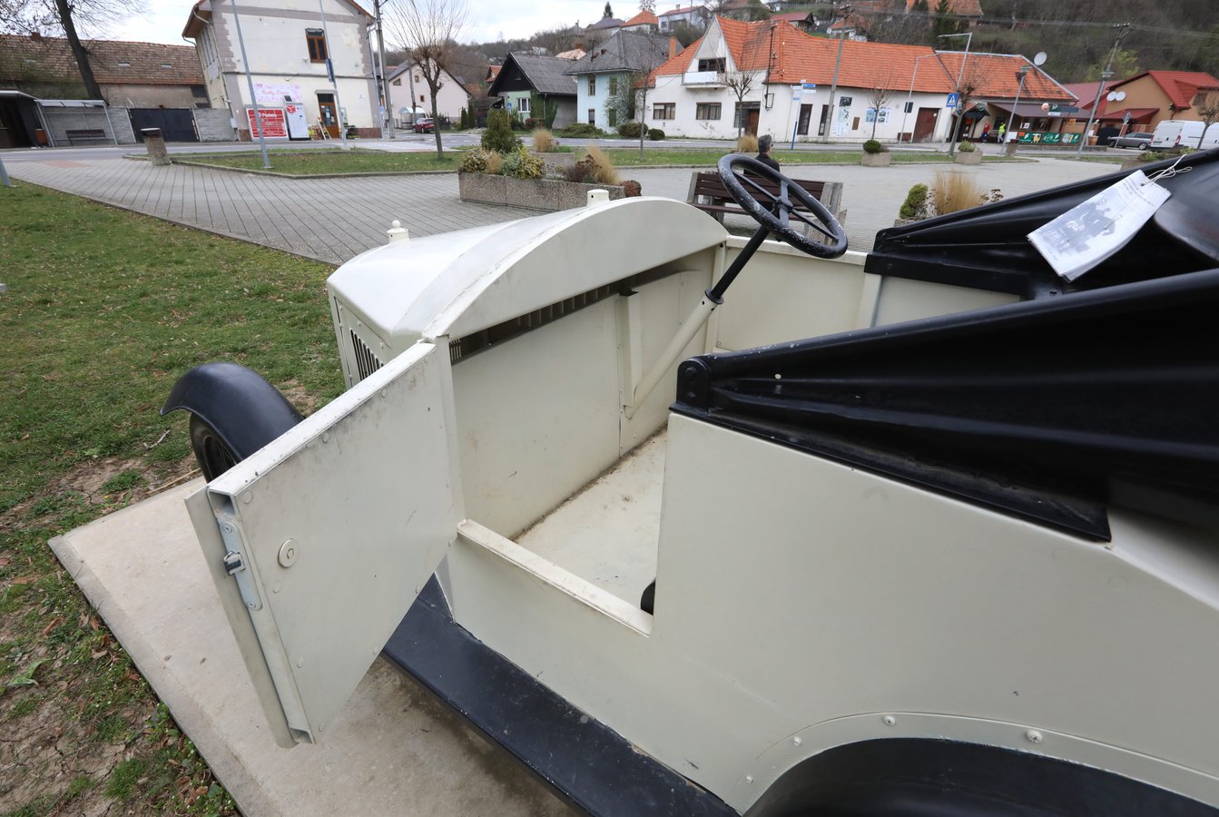 Pokazené auto cára zmenilo históriu: Tento unikátny model prvého auta u nás musíte vidieť (foto)