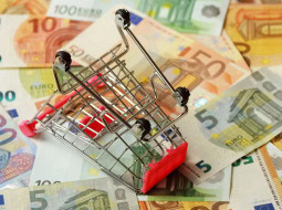 Francúzska ekonomika klesla, centrálna banka zníži prognózu rastu na rok 2026