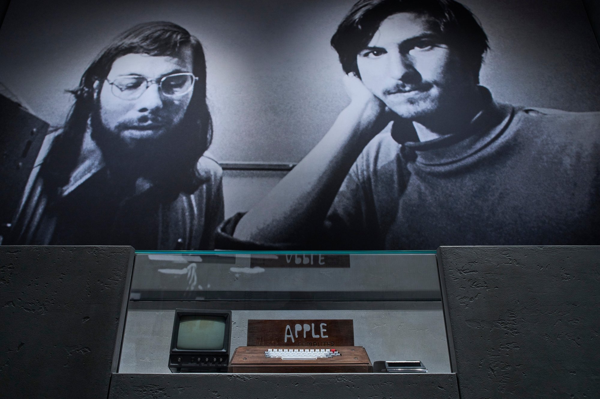 Apple má 50 rokov: Prečo musel technologický gigant obetovať svoj hit iPod kvôli iPhonu?