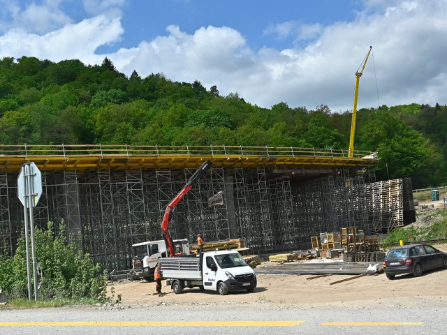 R1 pri Banskej Bystrici sa mení pred očami: Pribúdajú mosty, múry, ale aj nečakané problémy! (foto)