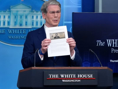 Trumpova tvár na novej 250-dolárovej bankovke? V USA riešia plán, ktorý by prepísal históriu! (foto)