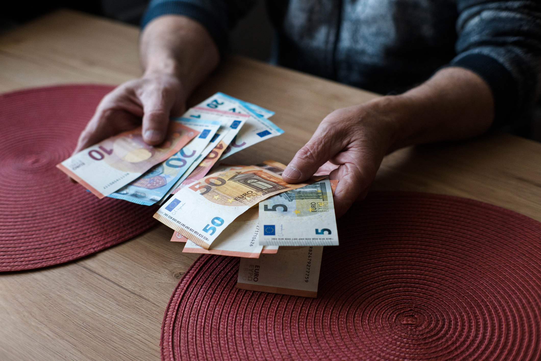 Nový rodičovský dôchodok smeruje k seniorom: Kedy prídu peniaze a čo robiť pri zamietnutí?