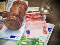 Na Slovensku v júli zbankrotovalo rekordných 612 ľudí, pribúdajú aj seniori