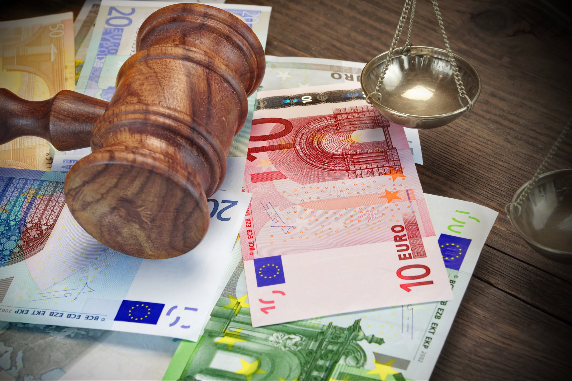 Dôchodcovia v dlhovej pasci: Pre podvody, pôžičky či pomoc rodine končia až v bankrote!