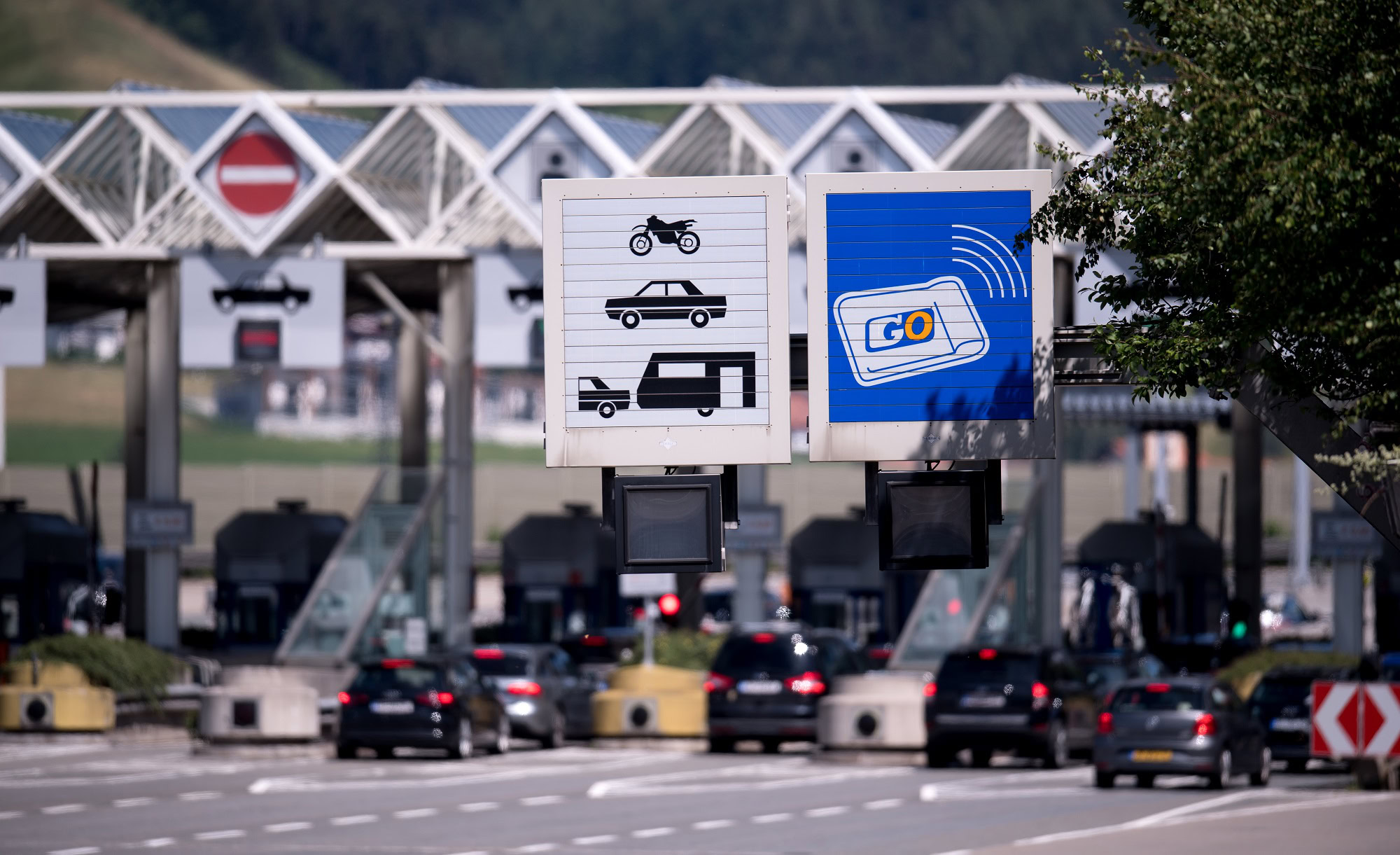 Diaľničné známky a mýto v Európe 2026: Kompletný sprievodca pre dovolenkárov