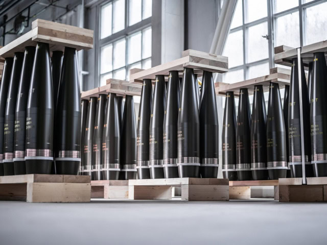 EÚ masívne podporí zbrojárstvo: 168 miliónov eur na rakety, drony a muníciu