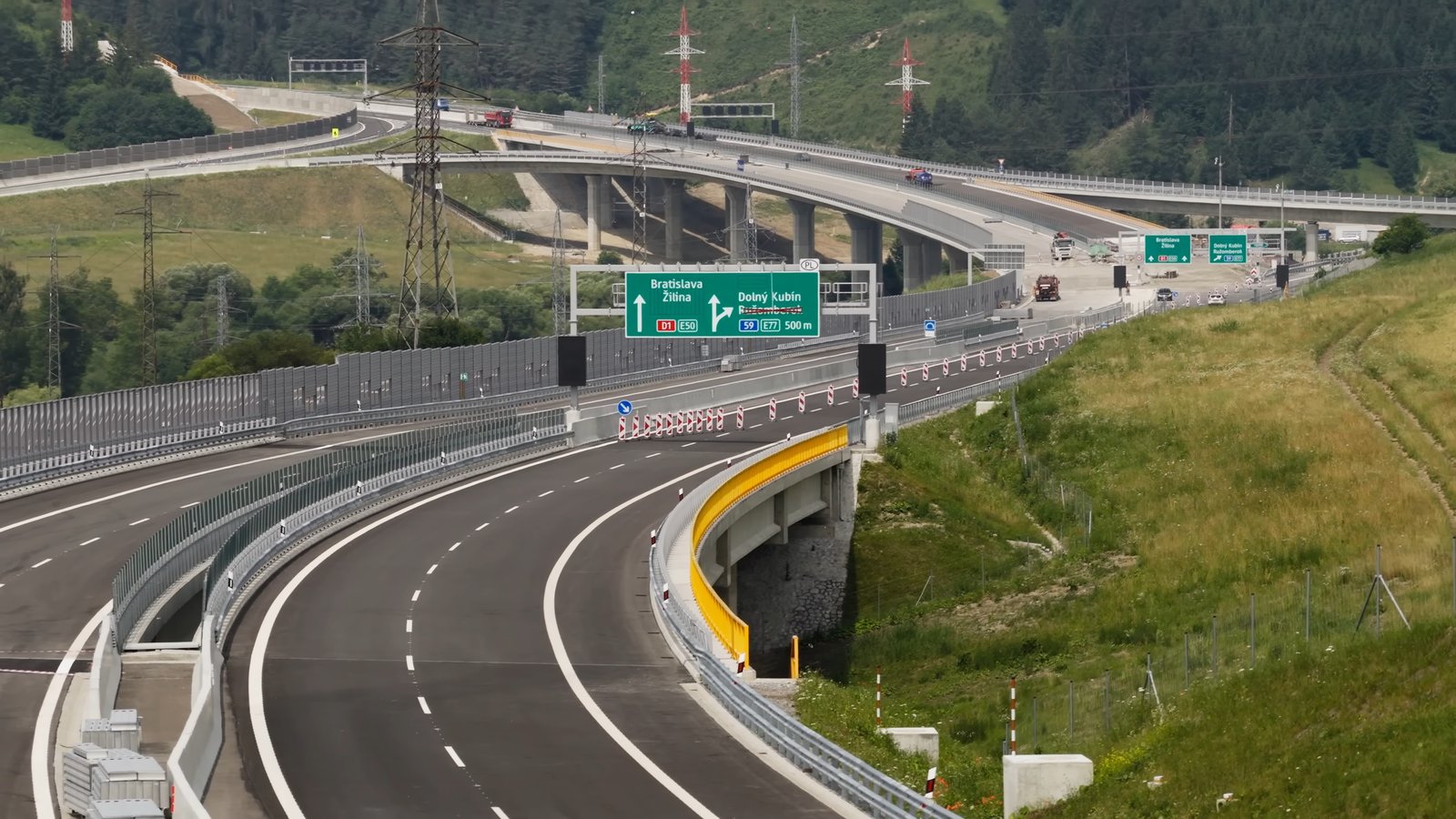 Motoristi sa konečne dočkajú! Obchvat Ružomberka má termín otvorenia! (foto)