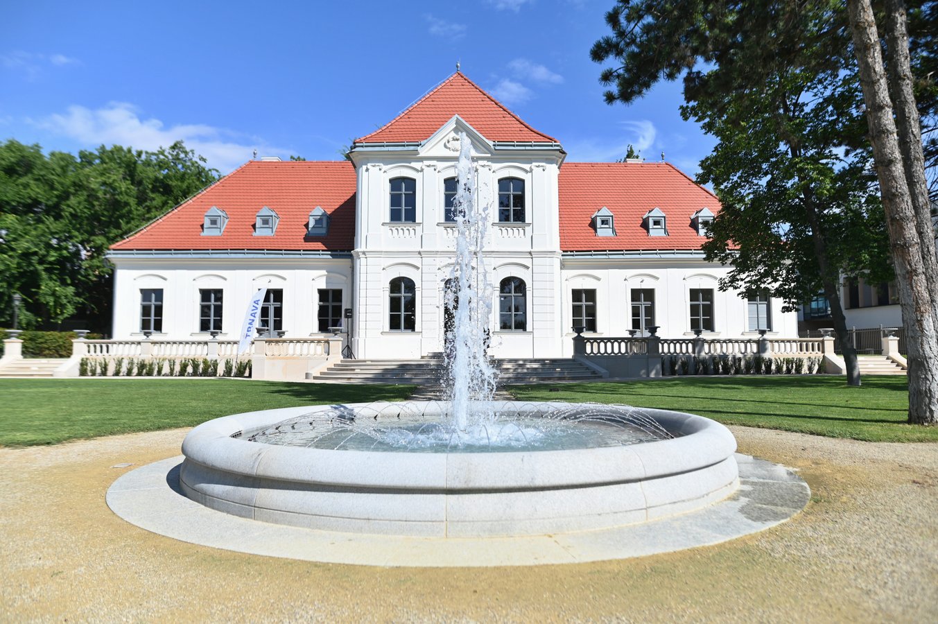 Roky bola zatvorená, teraz ju nespoznáte: Historická vila po miliónovej obnove opäť otvára dvere! (foto)