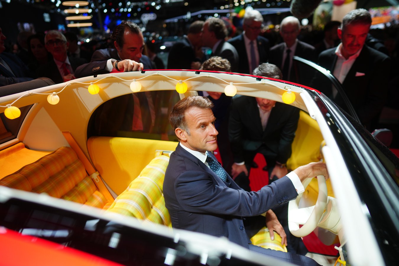 V Paríži odštartoval veľkolepý autosalón: Ukazuje autá budúcnosti aj najhorúcejšie novinky! (foto)