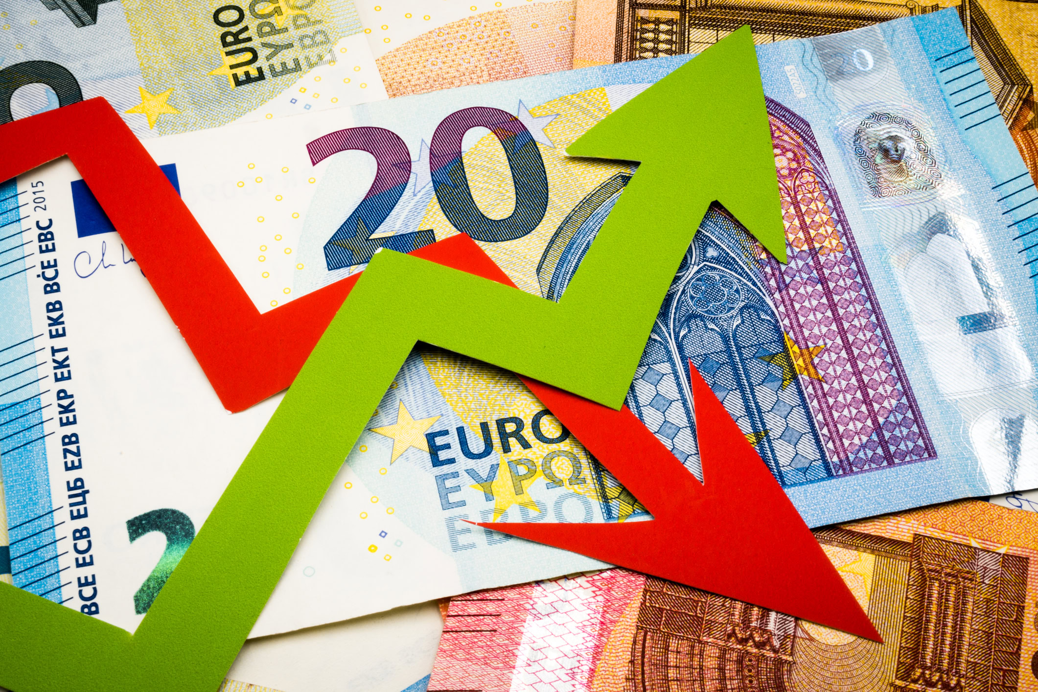 Kto skutočne financuje Slovensko? Rebríček najväčších platiteľov daní ovládol nový hráč!
