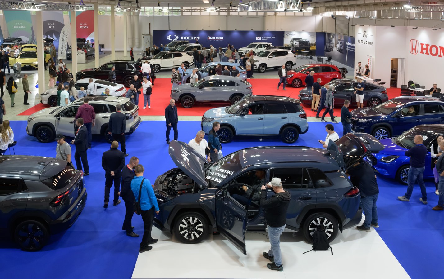 Desiatky značiek, horúce novinky aj autá snov: Pozrite sa, čo ponúka autosalón v Nitre! (foto)